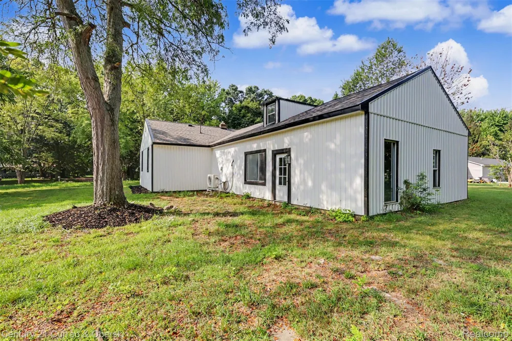 4296 Burgess Road Putnam Township, MI 48169
