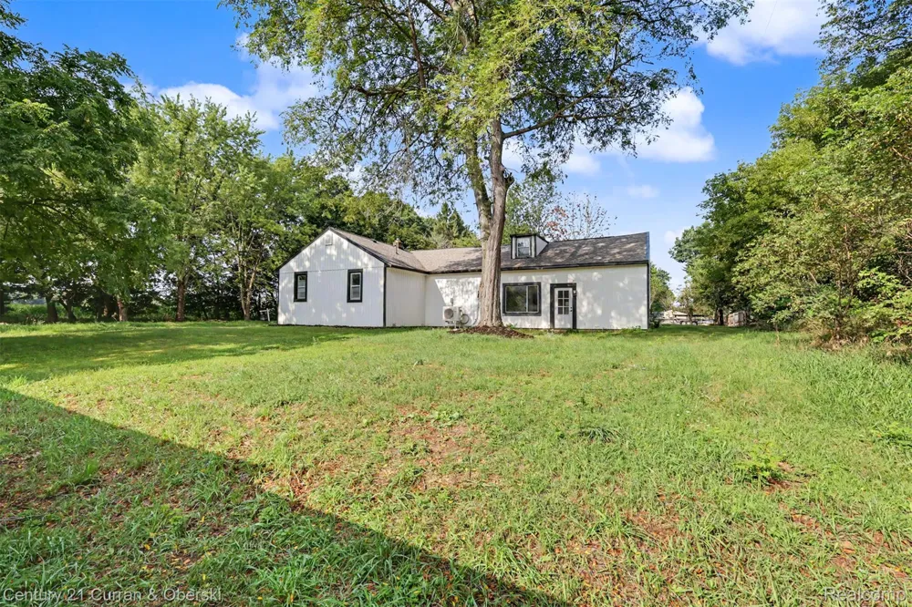 4296 Burgess Road Putnam Township, MI 48169