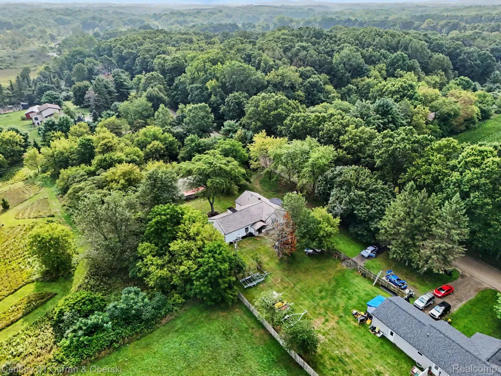 4296 Burgess Road Putnam Township, MI 48169