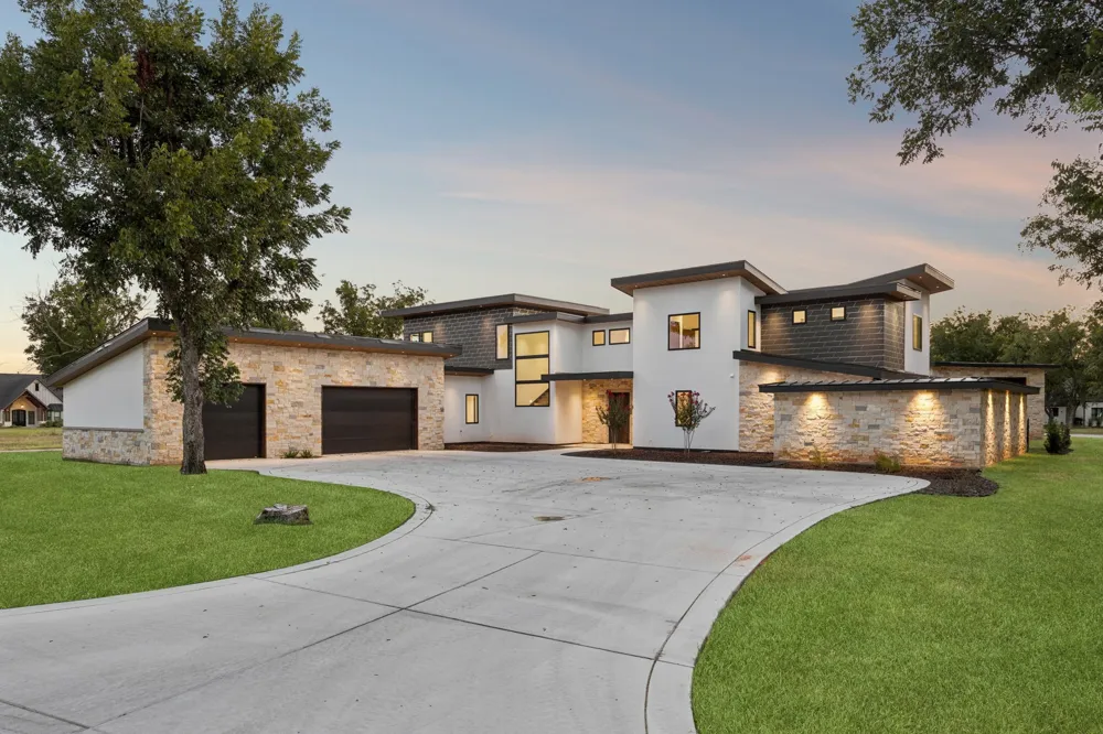 9003 King Air Drive Granbury, TX 76049