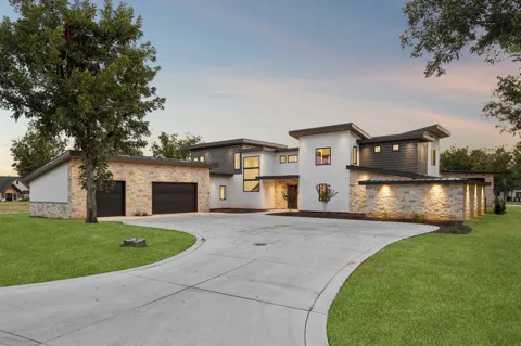 9003 King Air Drive