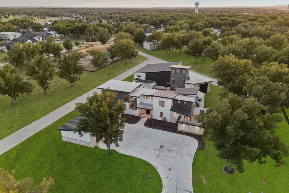 9003 King Air Drive Granbury, TX 76049