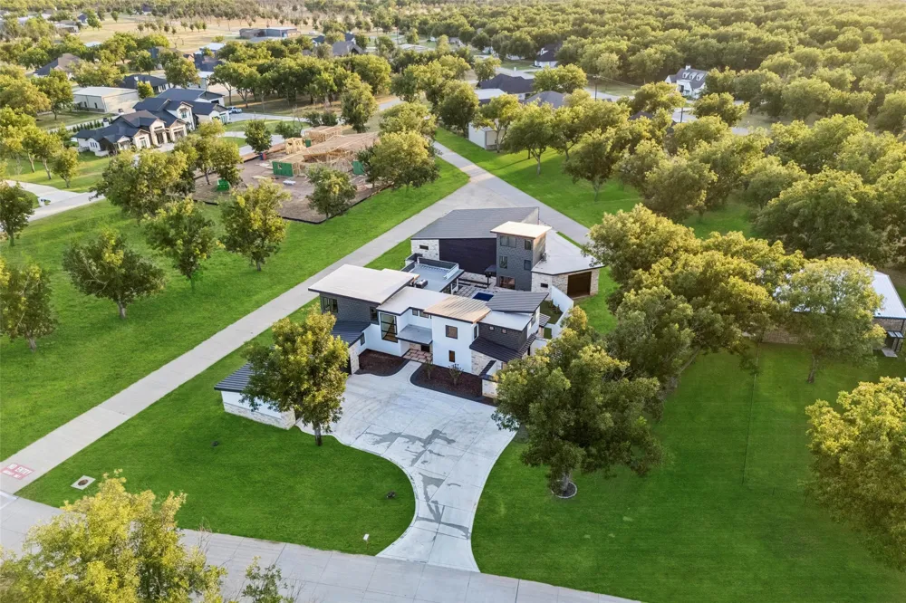9003 King Air Drive Granbury, TX 76049