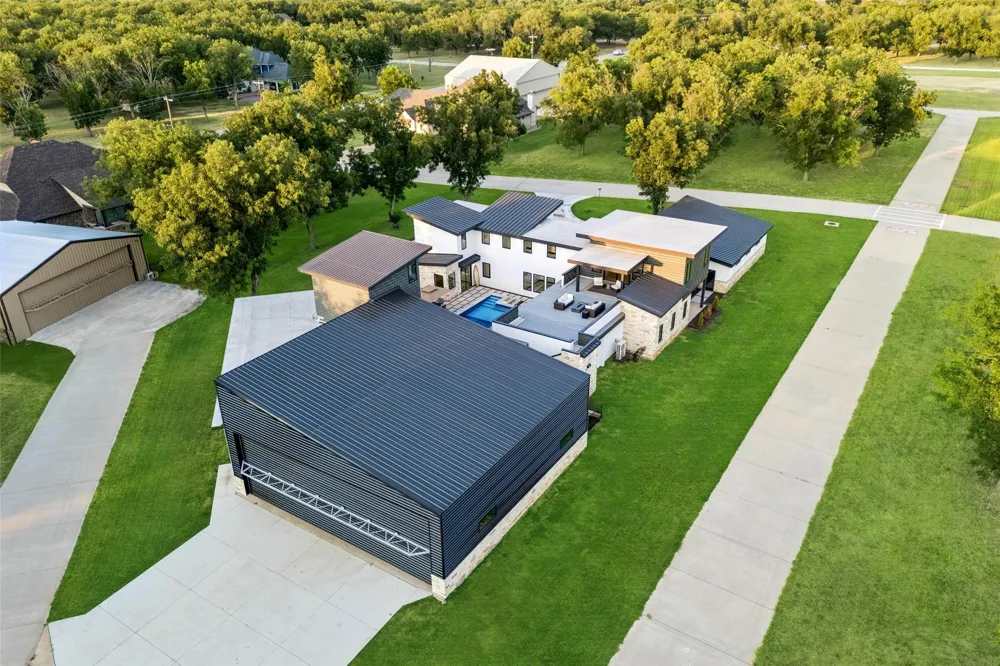 9003 King Air Drive Granbury, TX 76049