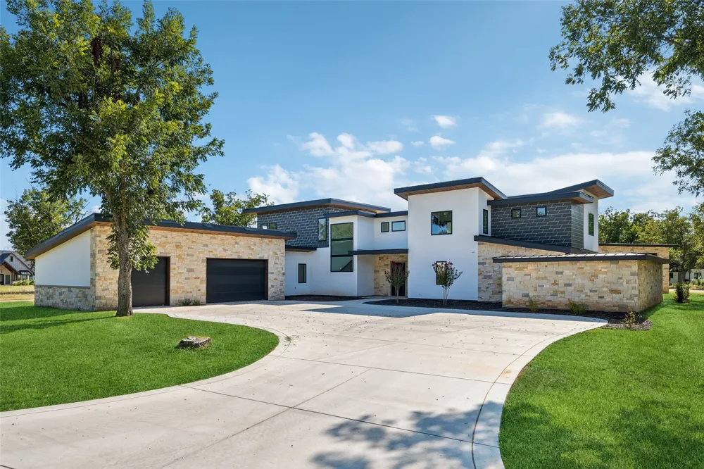 9003 King Air Drive Granbury, TX 76049