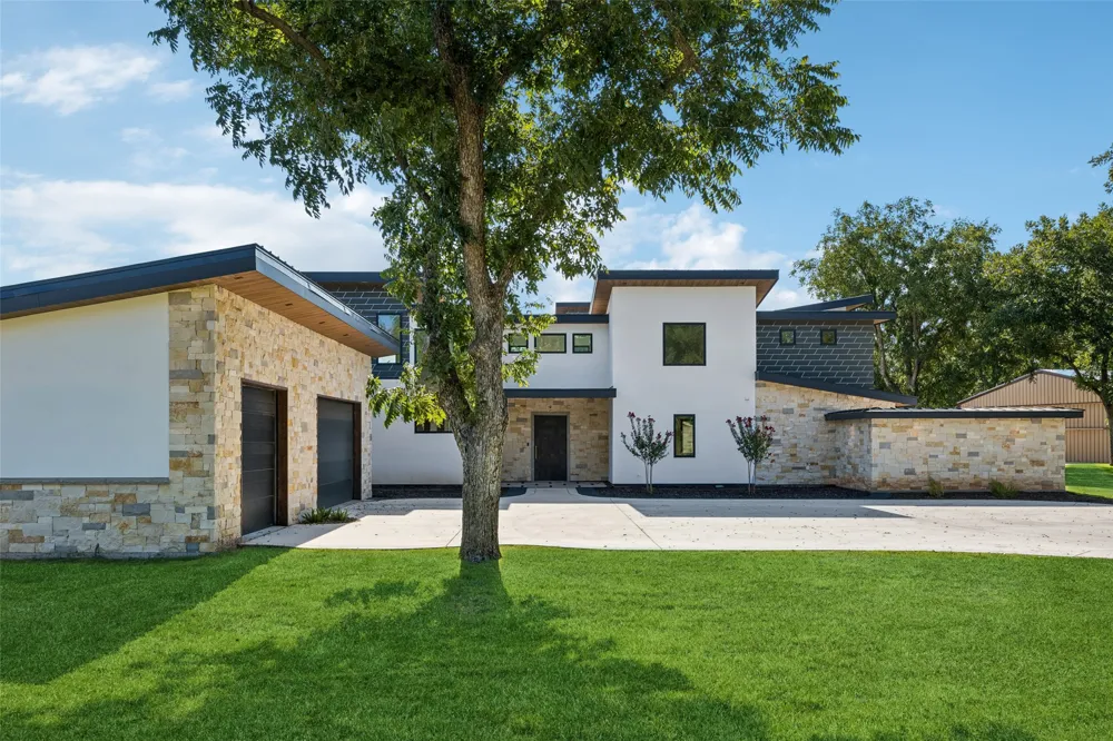 9003 King Air Drive Granbury, TX 76049