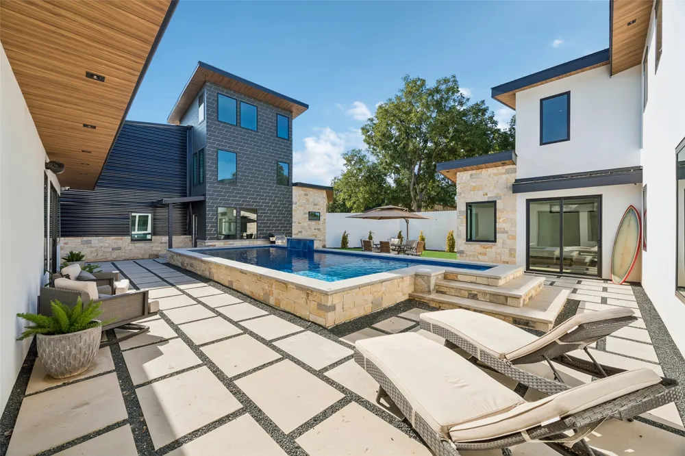 9003 King Air Drive Granbury, TX 76049