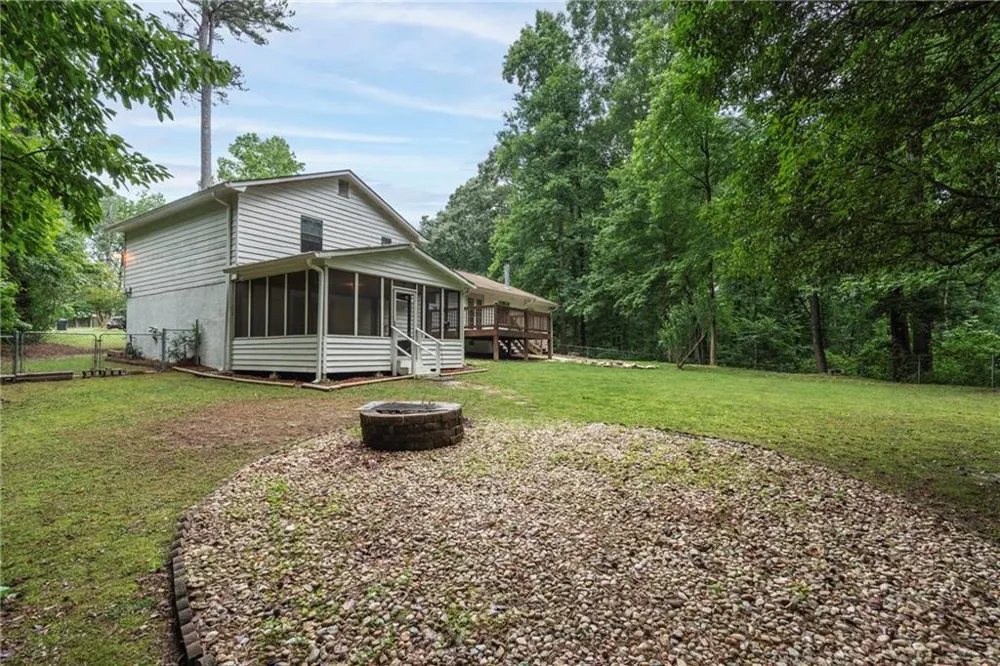 2423 Falcon Court Lawrenceville, GA 30043