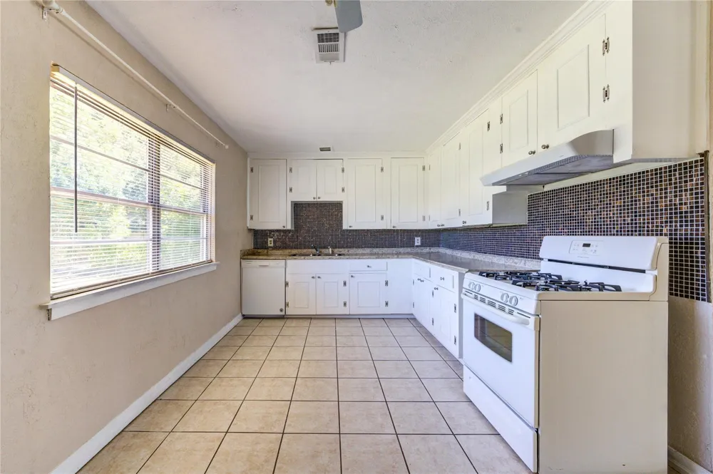 3205 Hays Street Pasadena, TX 77503
