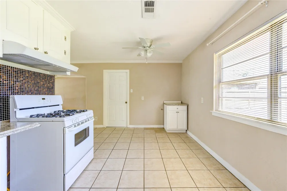 3205 Hays Street Pasadena, TX 77503