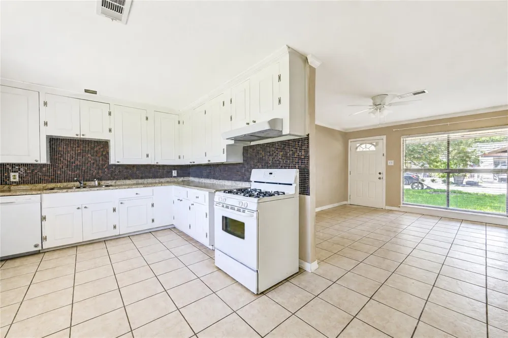 3205 Hays Street Pasadena, TX 77503
