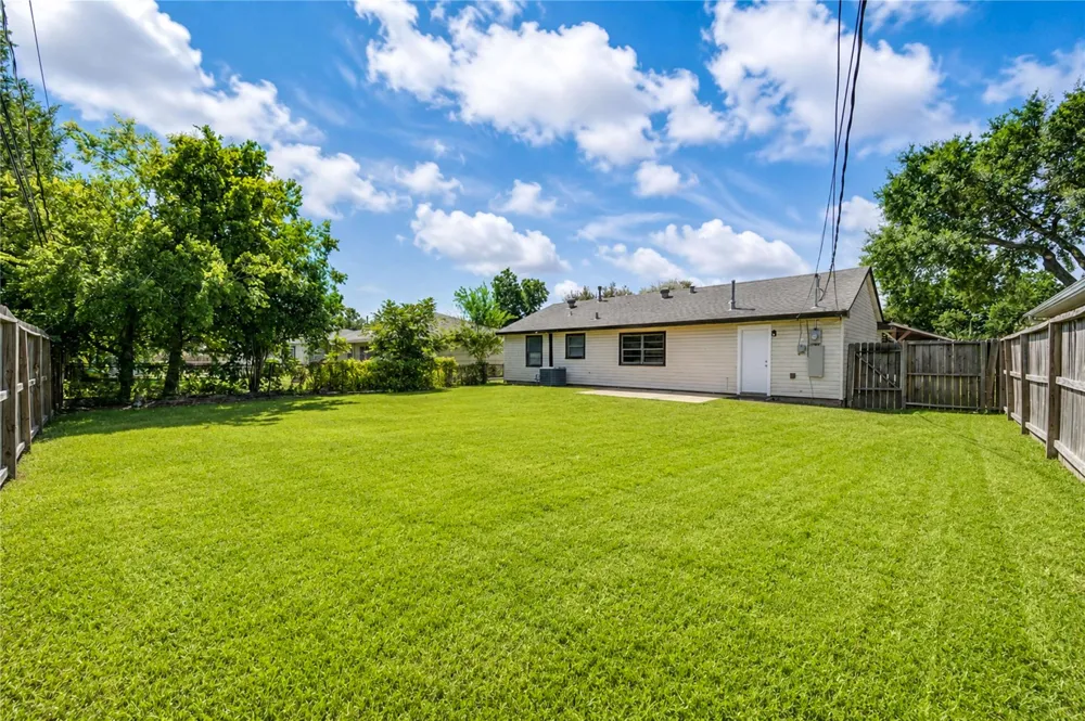 3205 Hays Street Pasadena, TX 77503