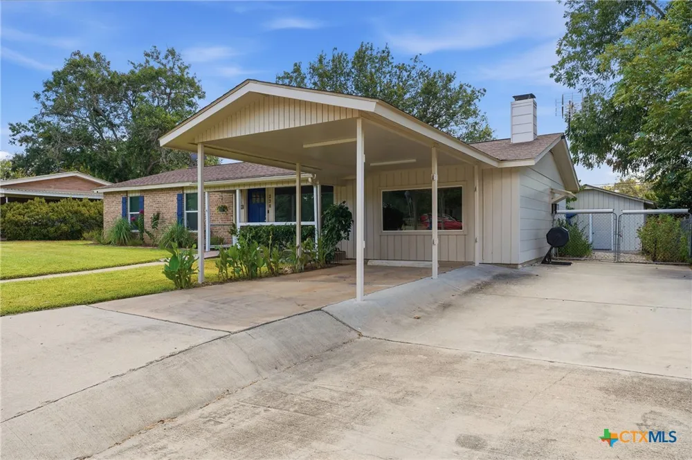 228 S Ponton Street Gonzales, TX 78629