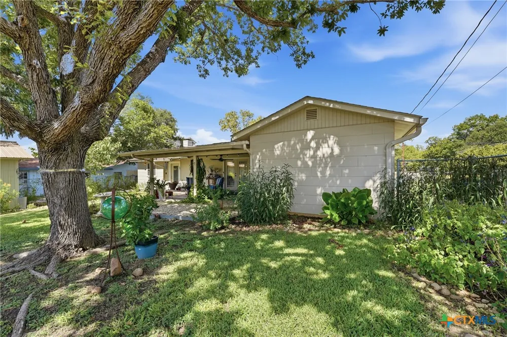 228 S Ponton Street Gonzales, TX 78629