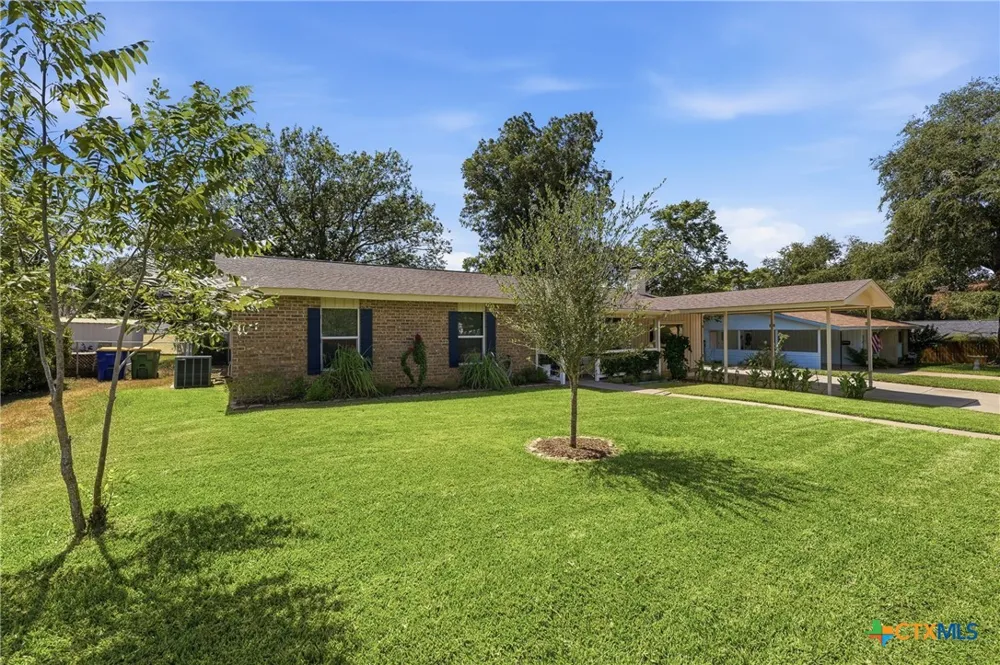 228 S Ponton Street Gonzales, TX 78629