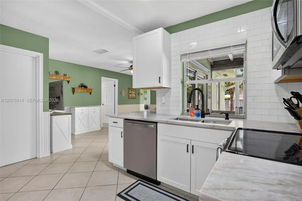 10320 NW 42nd Dr Coral Springs, FL 33065