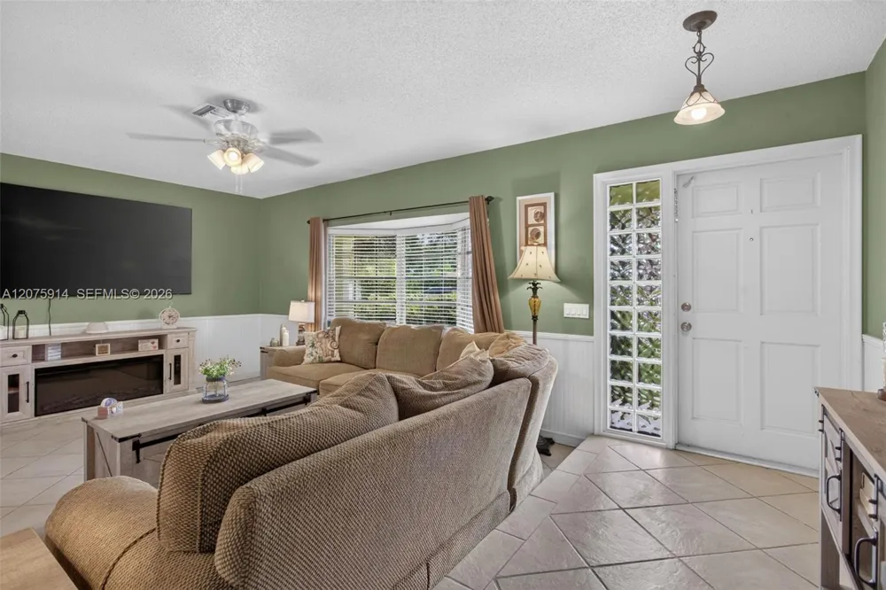 10320 NW 42nd Dr Coral Springs, FL 33065