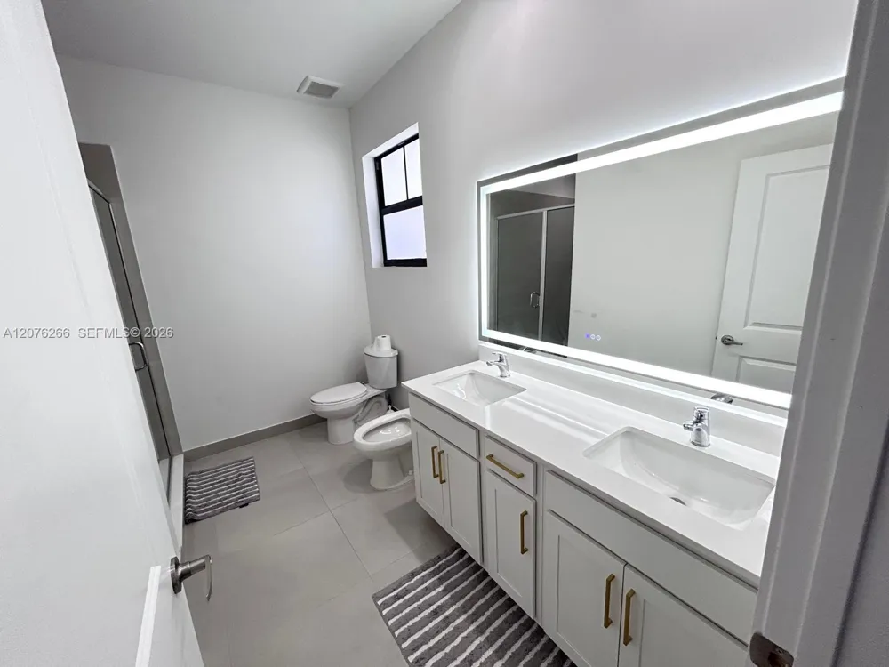 14435 SW 13th Ter Miami, FL 33184