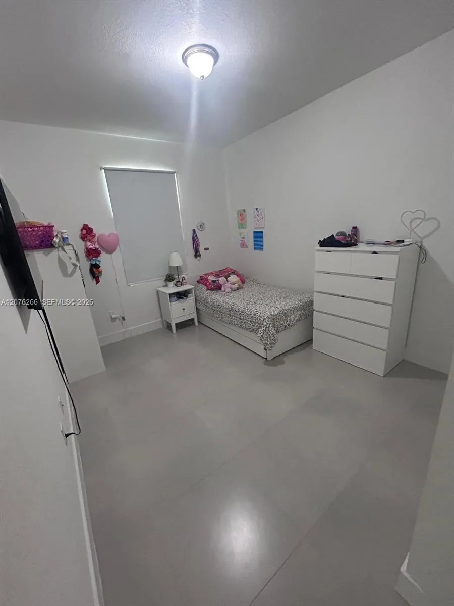 14435 SW 13th Ter Miami, FL 33184