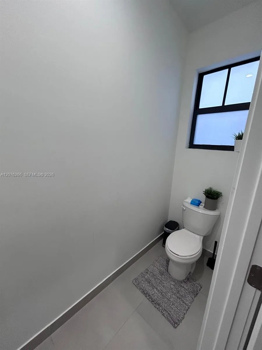 14435 SW 13th Ter Miami, FL 33184