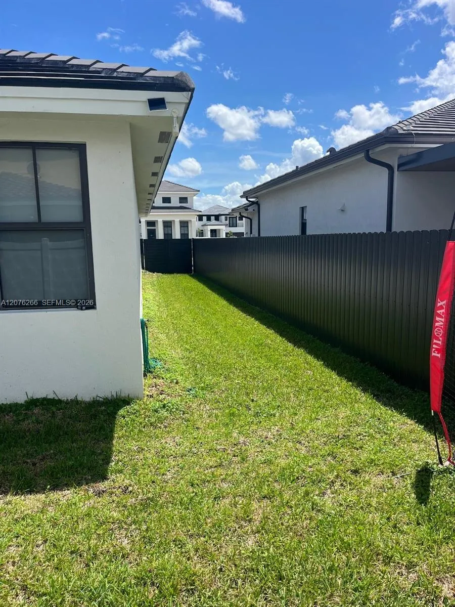 14435 SW 13th Ter Miami, FL 33184