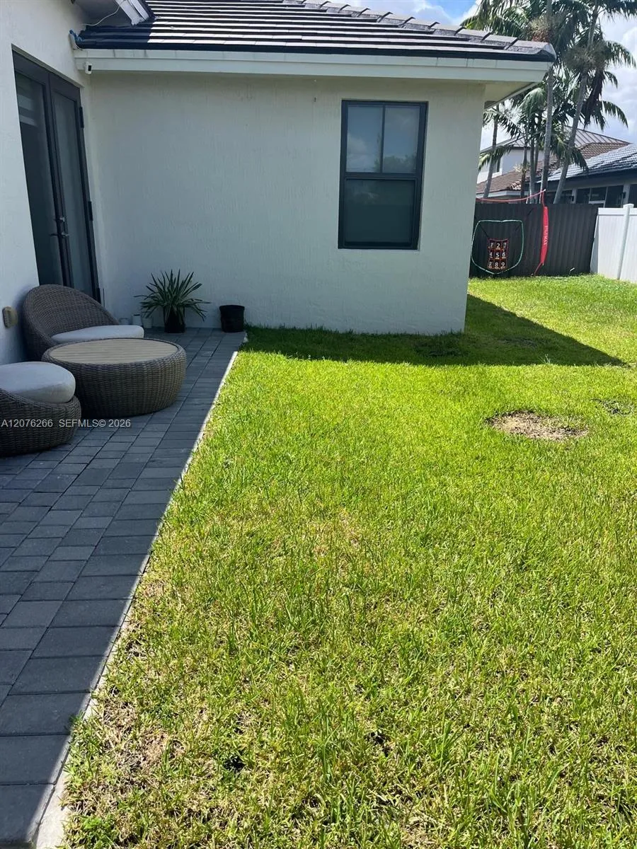 14435 SW 13th Ter Miami, FL 33184