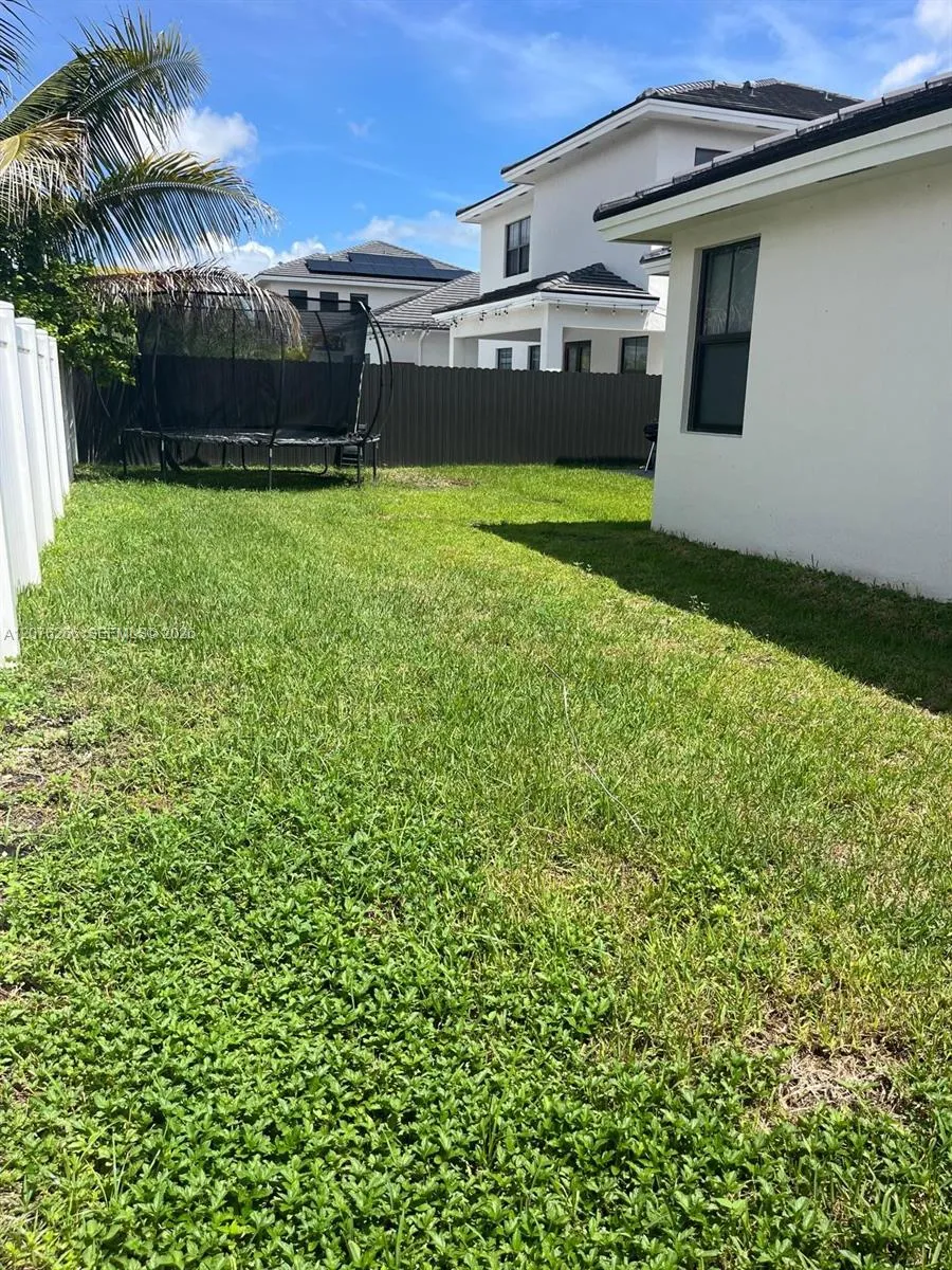 14435 SW 13th Ter Miami, FL 33184