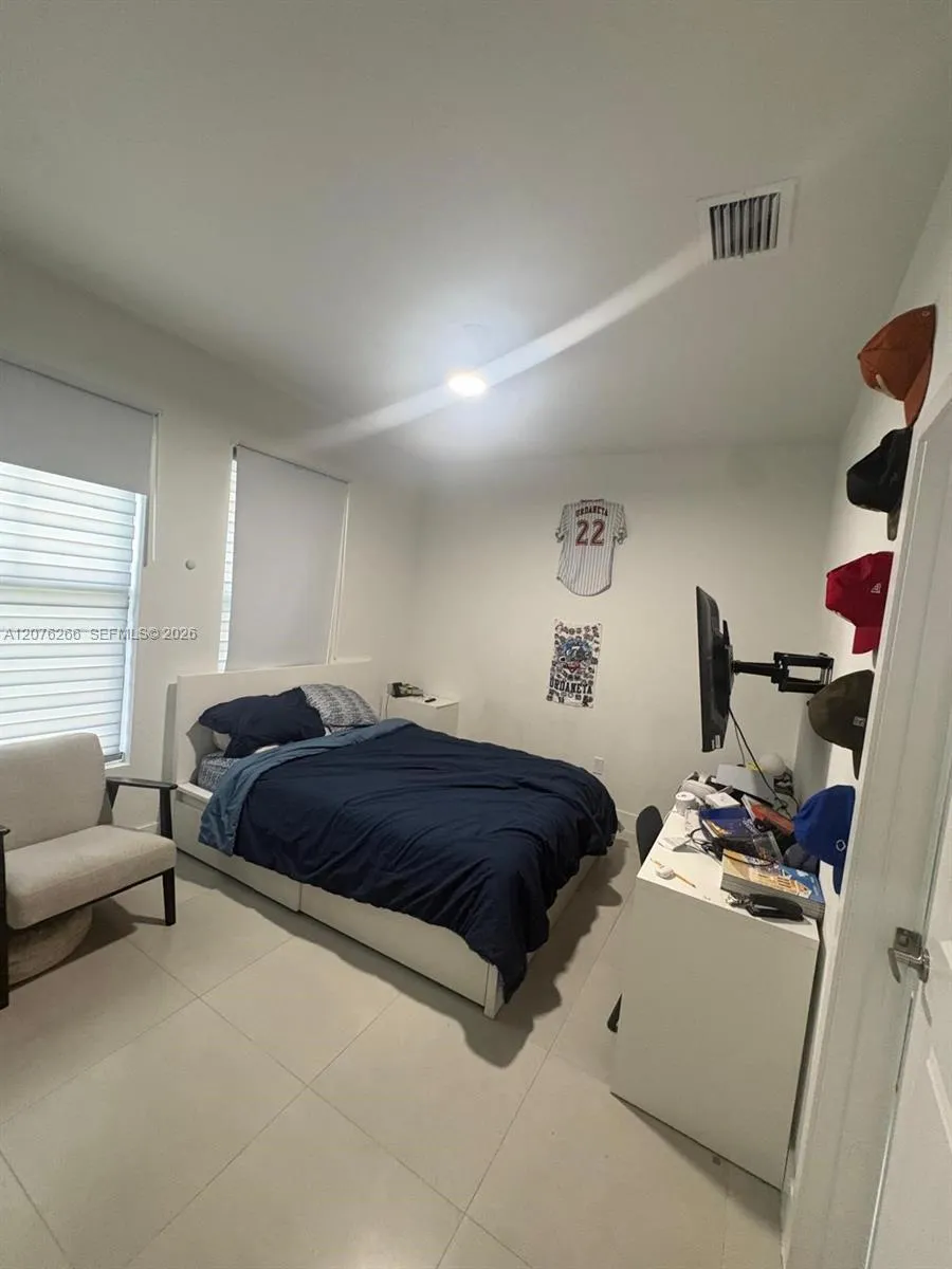14435 SW 13th Ter Miami, FL 33184