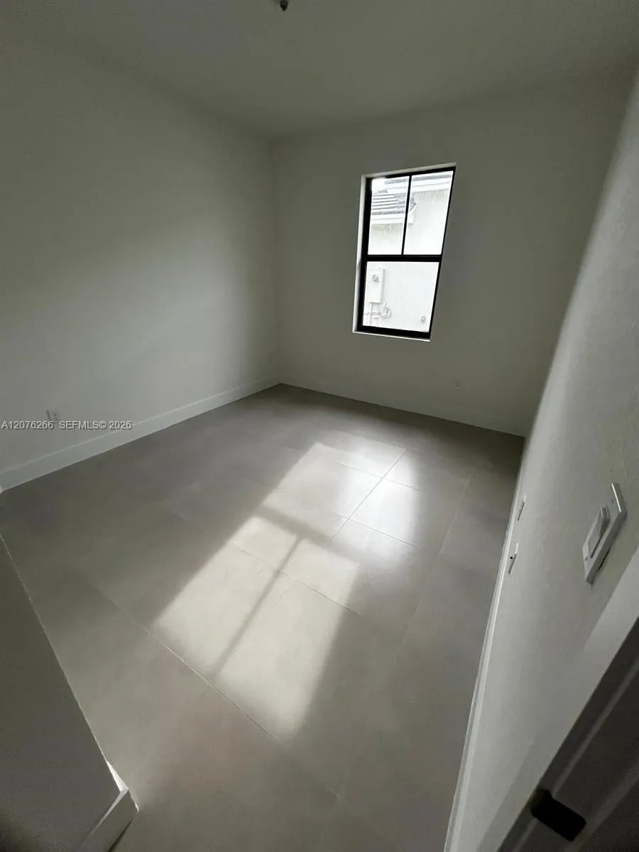14435 SW 13th Ter Miami, FL 33184