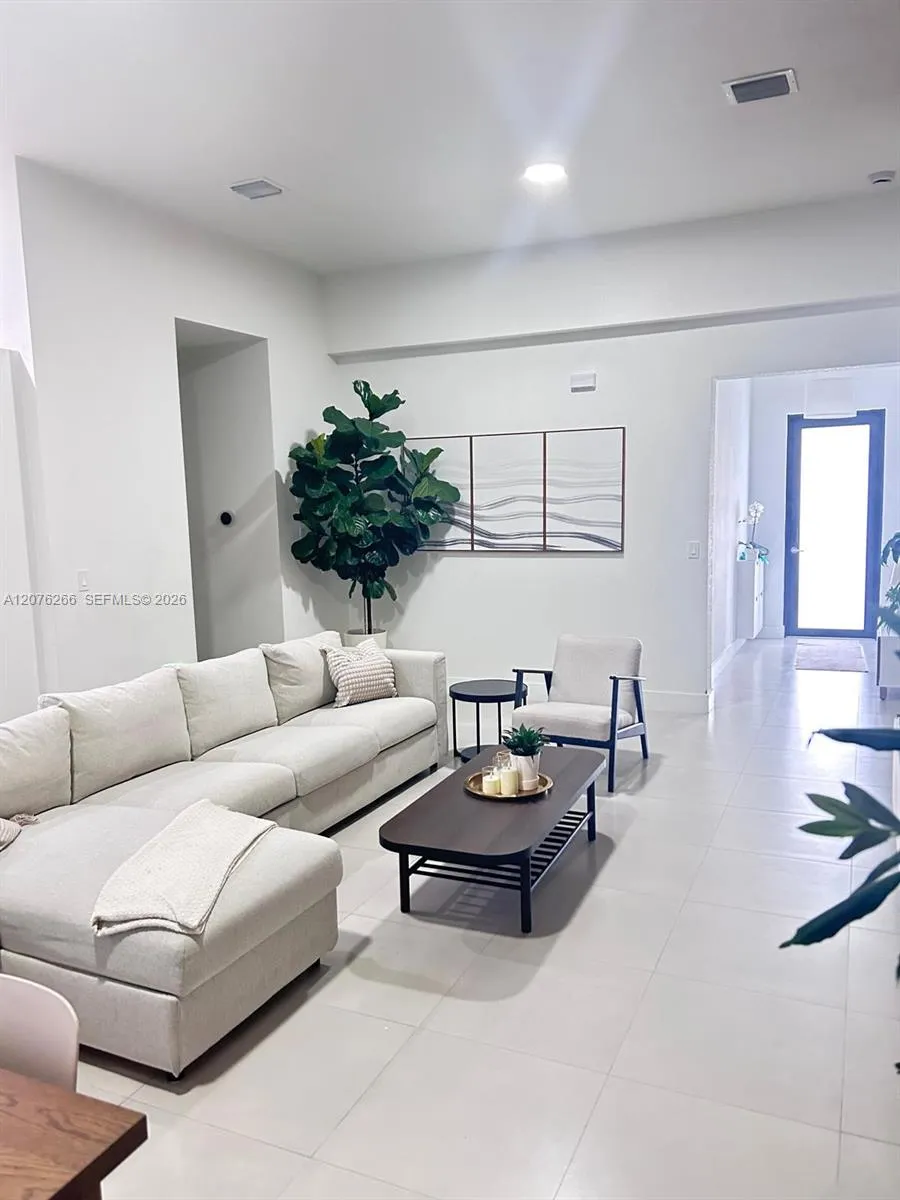 14435 SW 13th Ter Miami, FL 33184