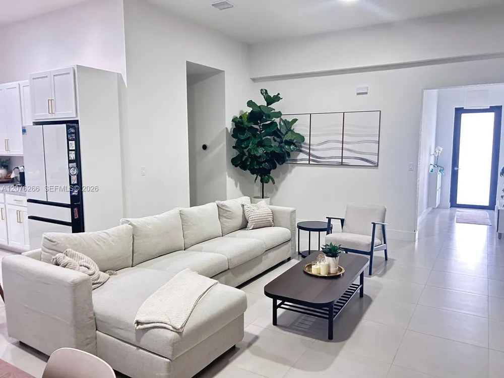 14435 SW 13th Ter Miami, FL 33184