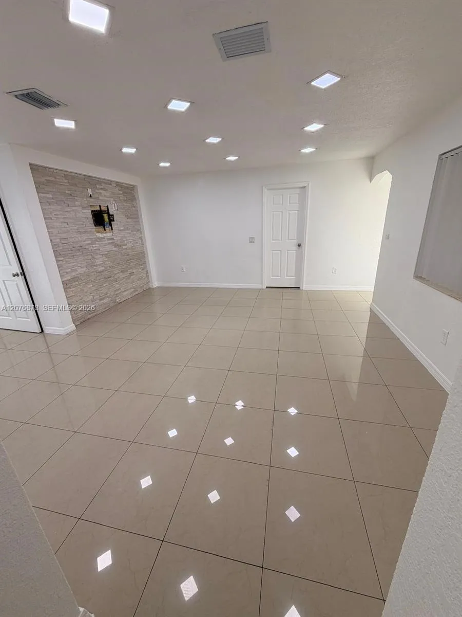 14321 NW 16th Ct Miami, FL 33167