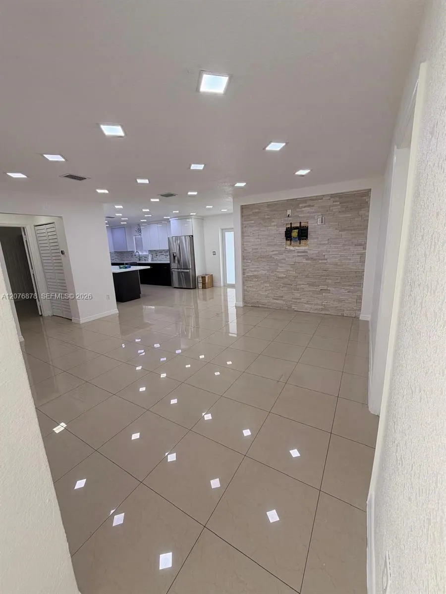 14321 NW 16th Ct Miami, FL 33167