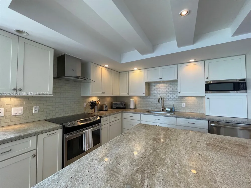 605 Ocean Dr #10L Key Biscayne, FL 33149