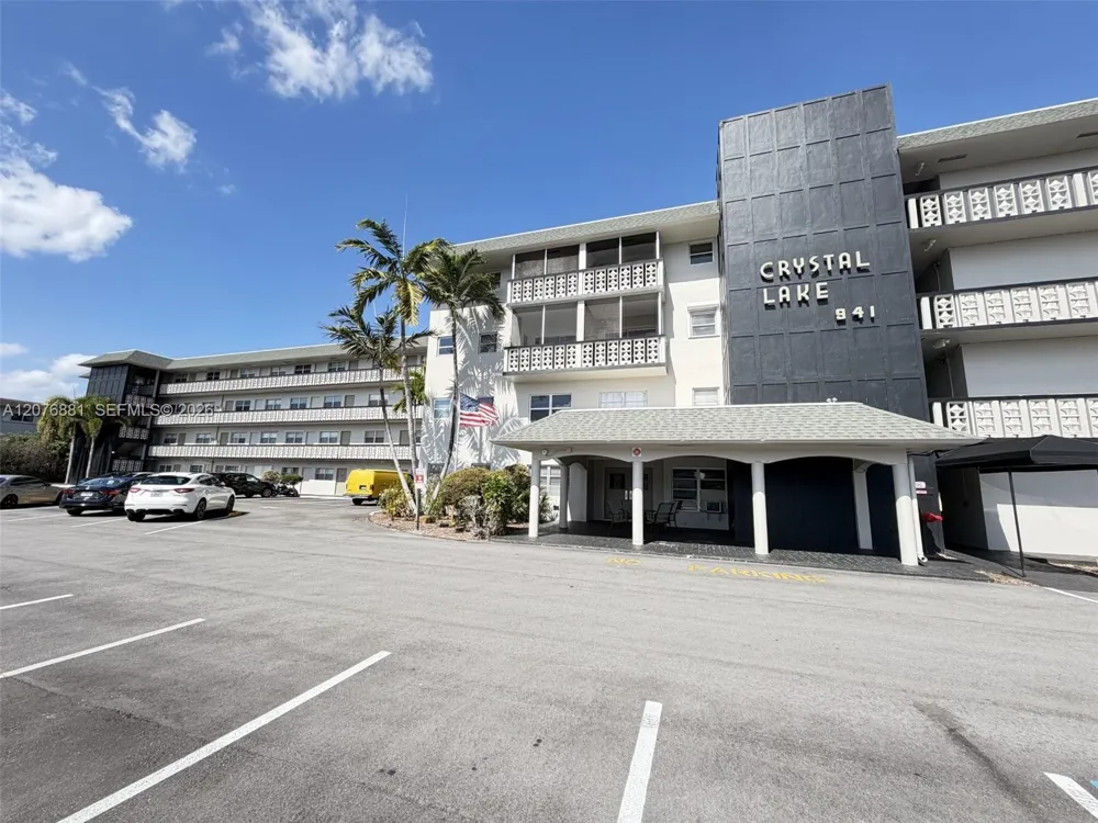 941 Crystal Lake Dr #305 Deerfield Beach, FL 33064