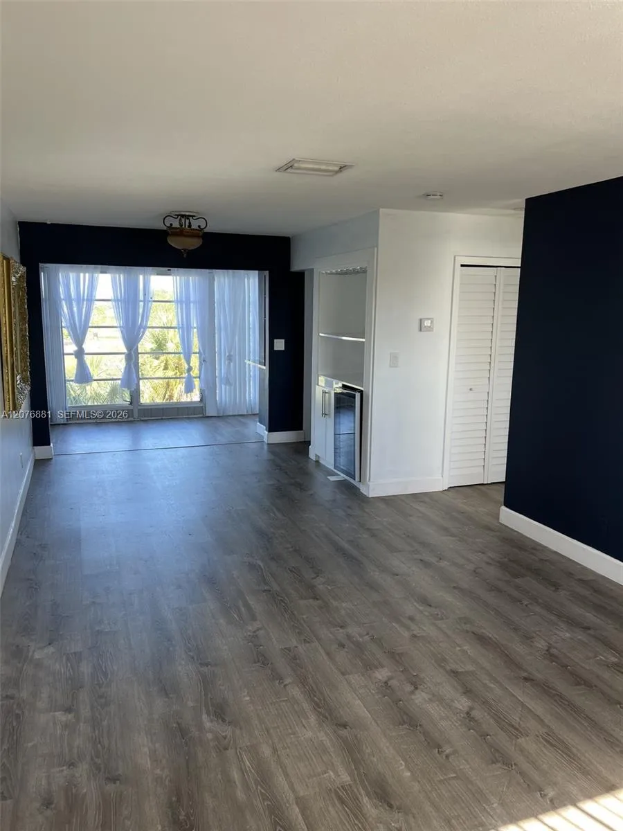941 Crystal Lake Dr #305 Deerfield Beach, FL 33064