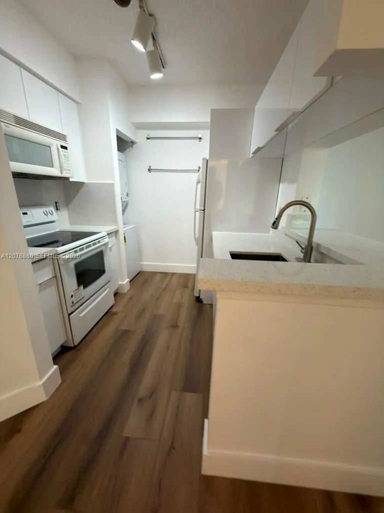 17145 Bay Rd #4202 Sunny Isles Beach, FL 33160