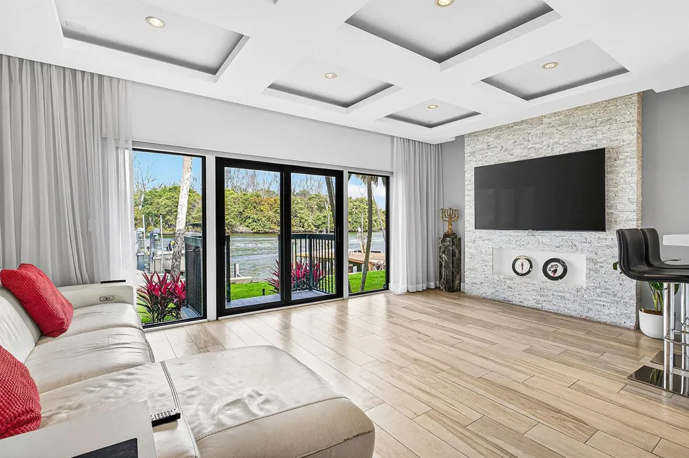 605 NE 19th Avenue Deerfield Beach, FL 33441