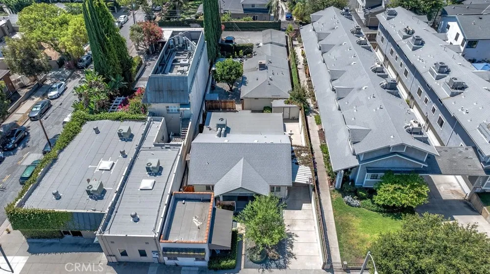 2056 E Villa Pasadena, CA 91107