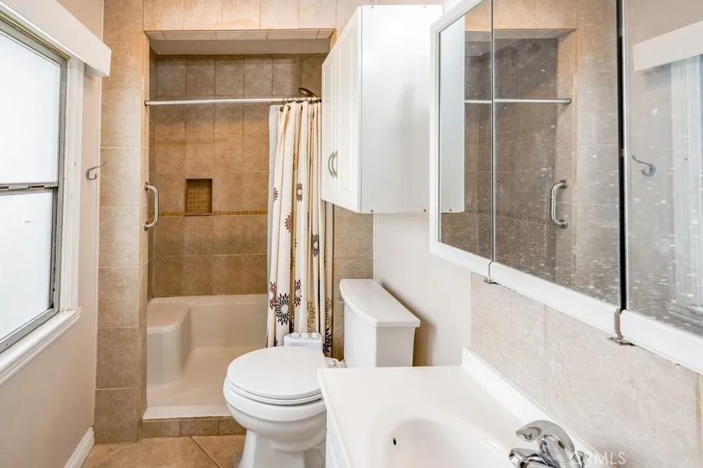 2056 E Villa Pasadena, CA 91107