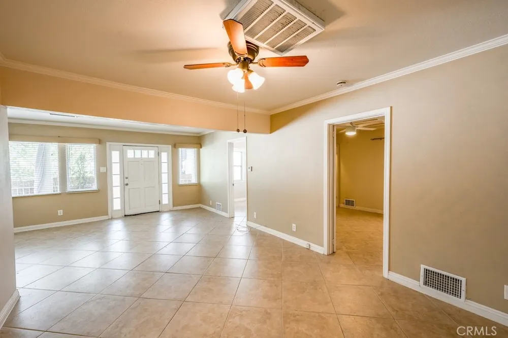 2056 E Villa Pasadena, CA 91107