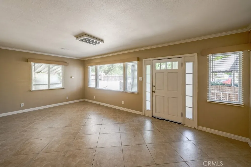2056 E Villa Pasadena, CA 91107