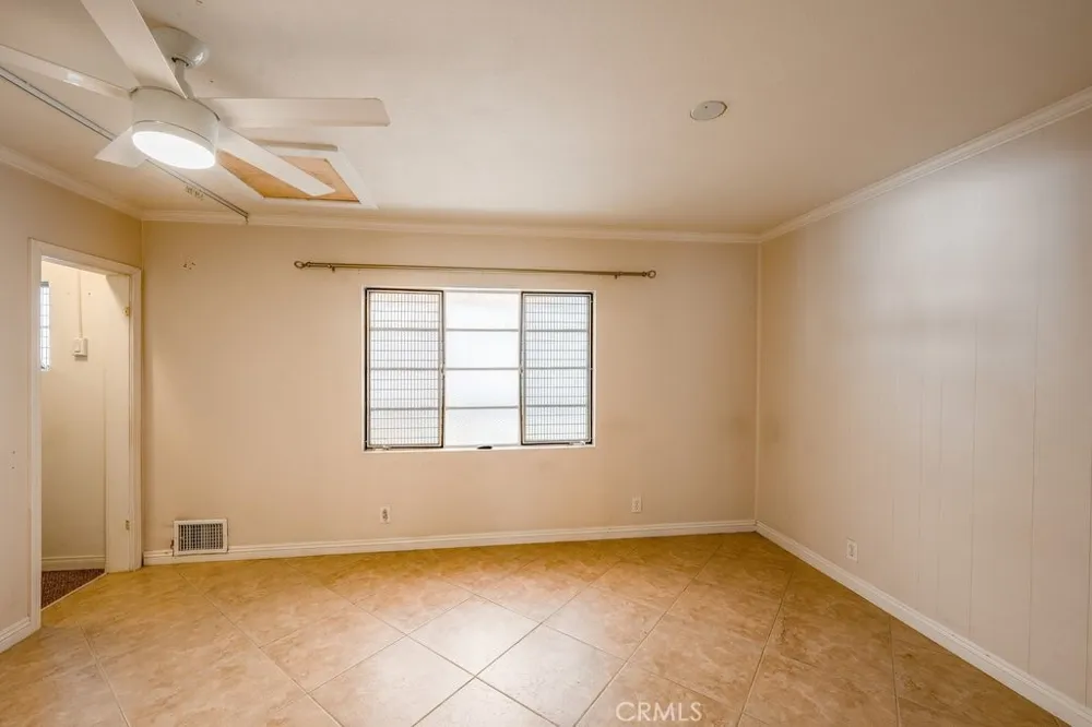 2056 E Villa Pasadena, CA 91107