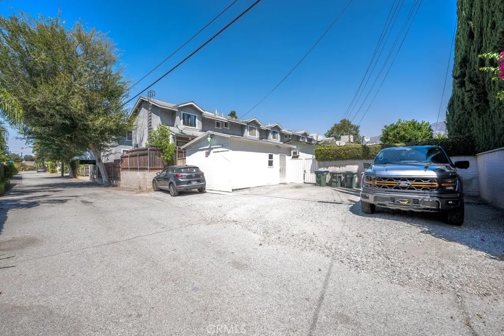 2056 E Villa Pasadena, CA 91107
