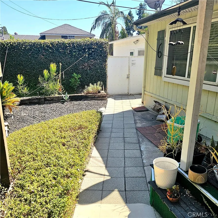 2056 E Villa Pasadena, CA 91107