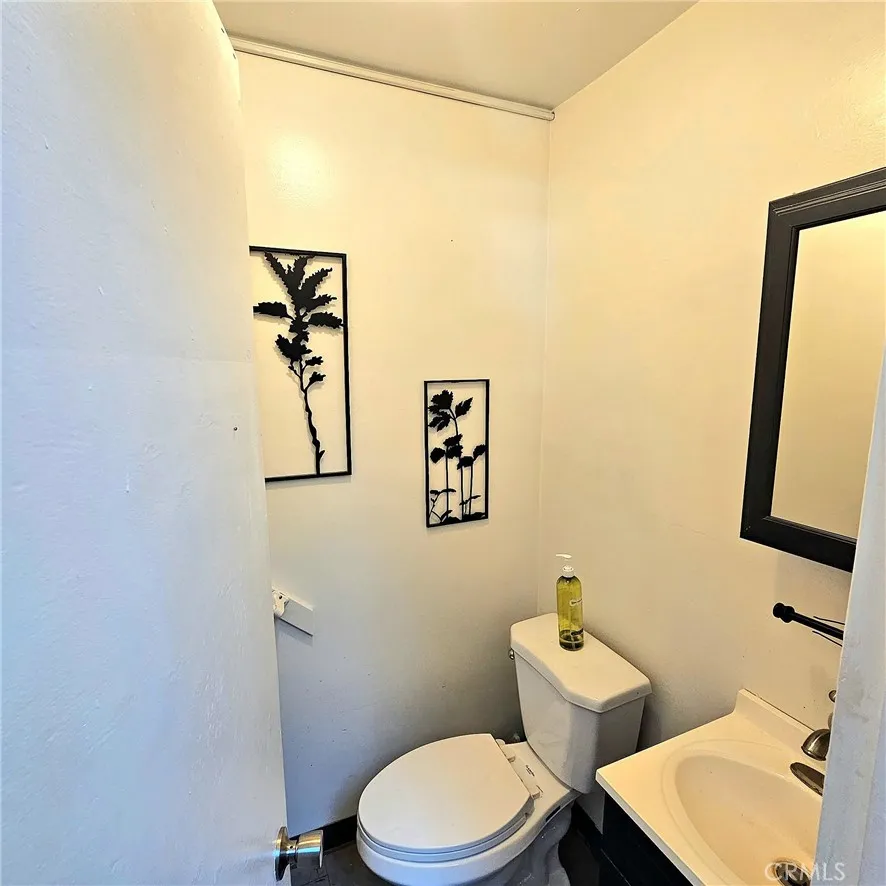 2056 E Villa Pasadena, CA 91107