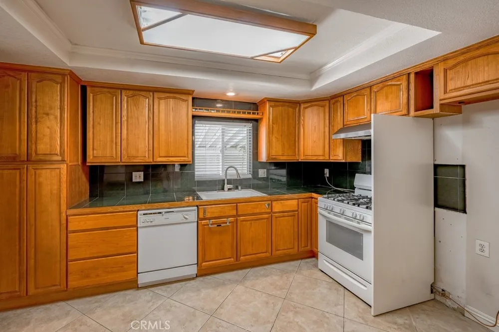 2056 E Villa Pasadena, CA 91107