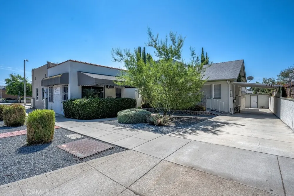 2056 E Villa Pasadena, CA 91107