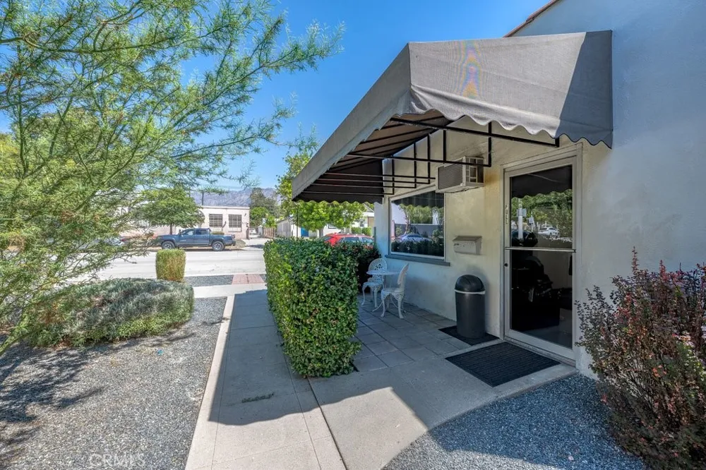 2056 E Villa Pasadena, CA 91107