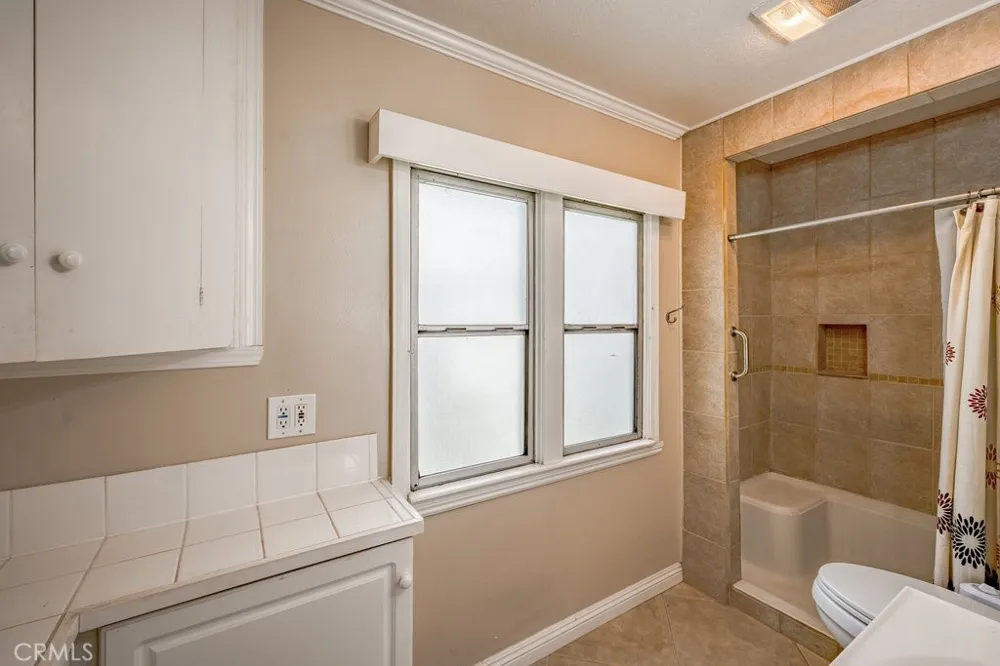 2056 E Villa Pasadena, CA 91107